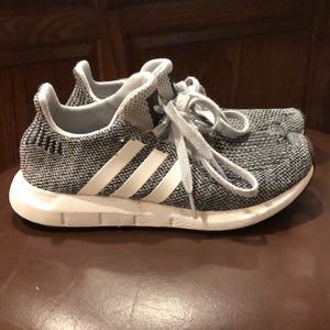 Adidas youth shoes size 5